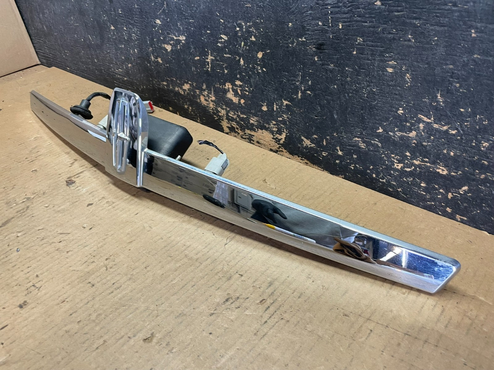 2009 to 2012 Lincoln MKS Camera Trunk Moulding Lid Chrome Trim OEM AA5894 DG2