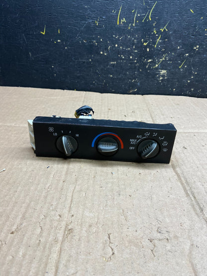 2001 - 2007 GMC Chevrolet Astro Express Climate Control A/C AA4819 DG0