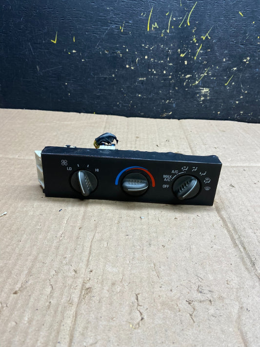 2001 - 2007 GMC Chevrolet Astro Express Climate Control A/C AA4819 DG0