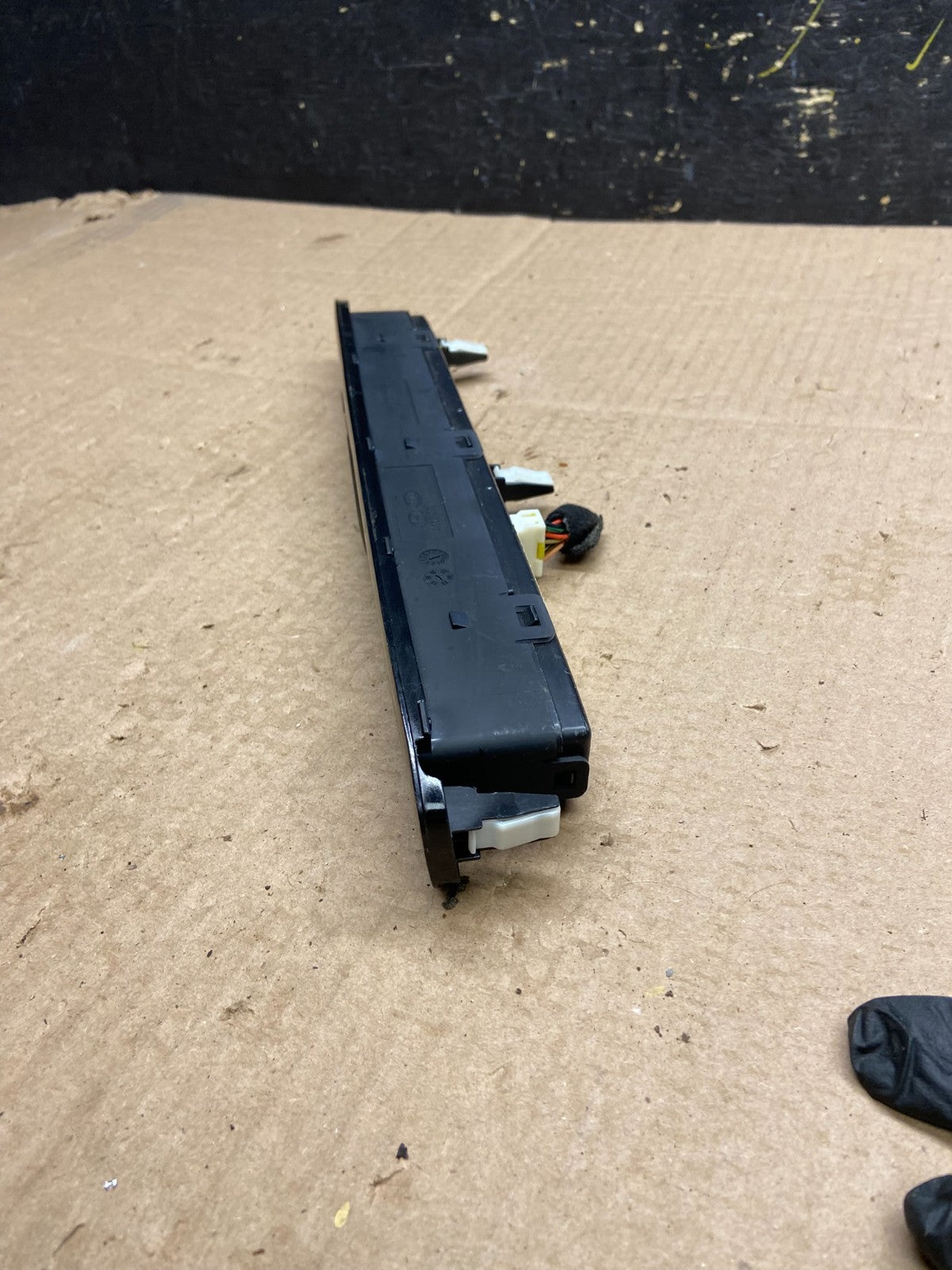 2015 - 2018 KIA Sedona Digital Clock Hazard Switch OEM z0092 DG2