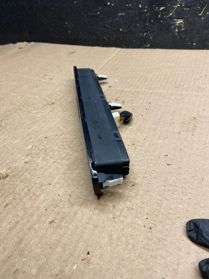 2015 - 2018 KIA Sedona Digital Clock Hazard Switch OEM z0092 DG2