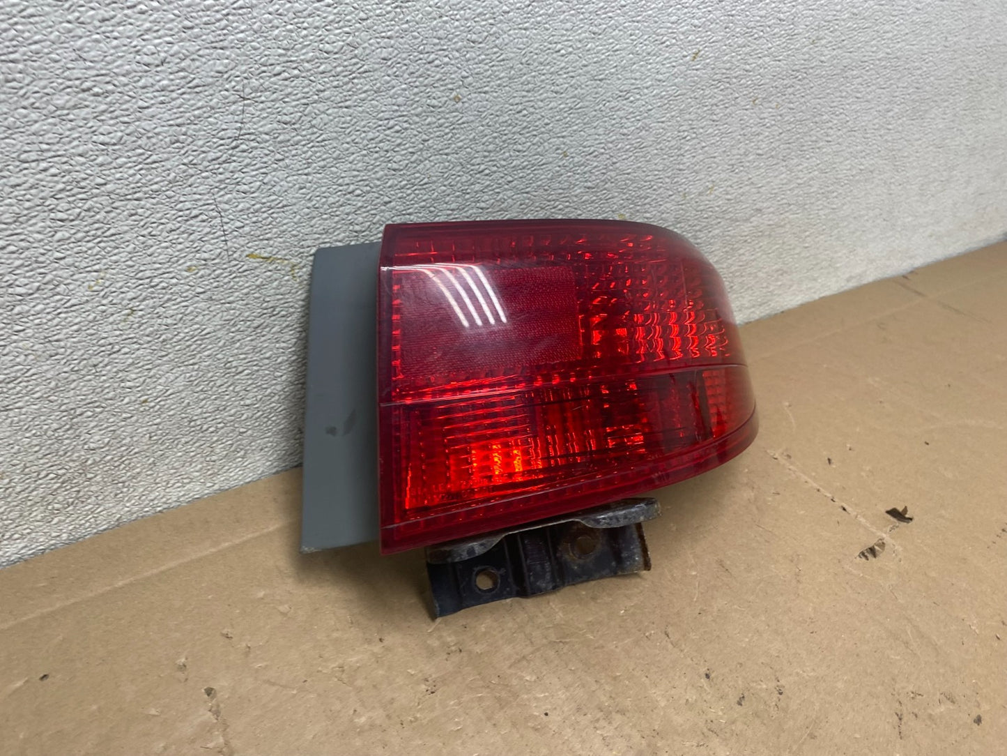 2005 Honda Accord Right Passenger Rh Side Tail Light Oem S0669 DW2