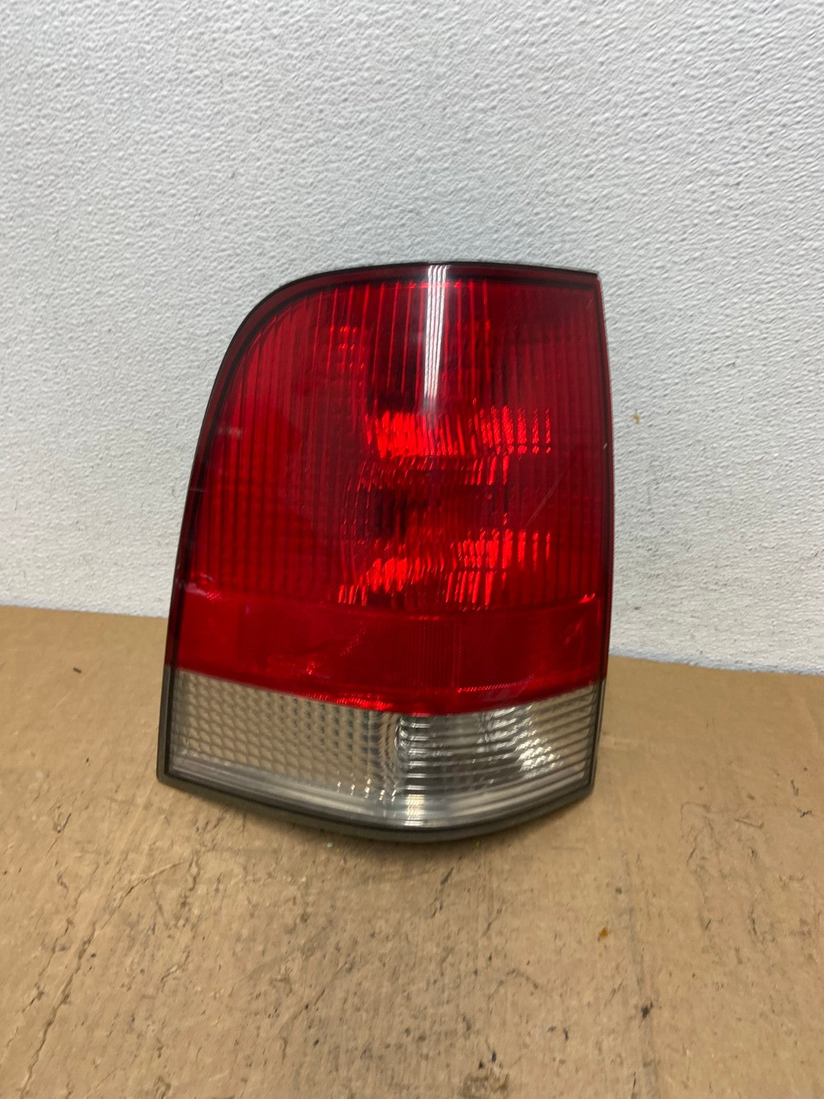 2003 2004 2005 Lincoln Aviator Left Driver LH Side Tail Light AD0576 LK0