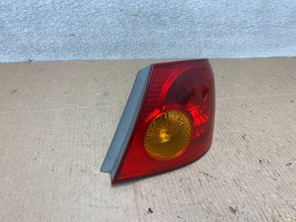 2003 to 2005 Toyota Corolla Right Passenger RH Side Tail Light Oem W0849 DW2