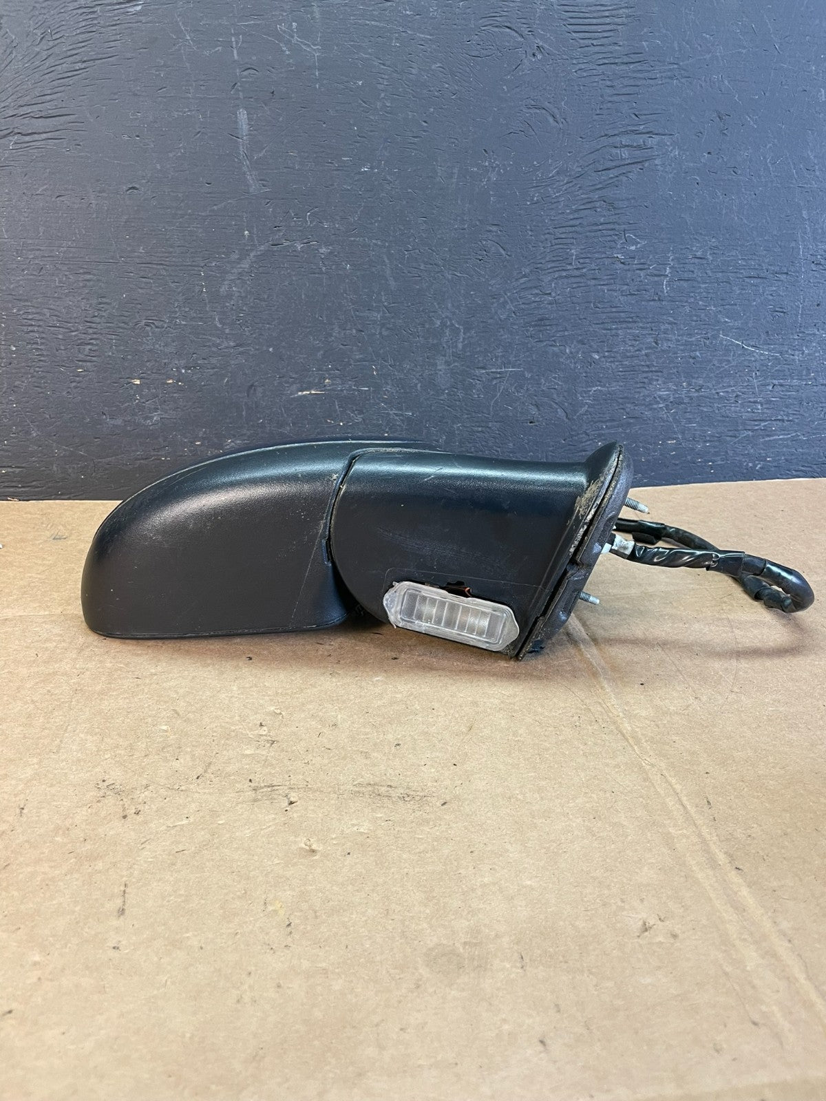 2003-2006 Chevrolet Tahoe Suburban Right Passenger Turn Door Mirror AE0975 DW3