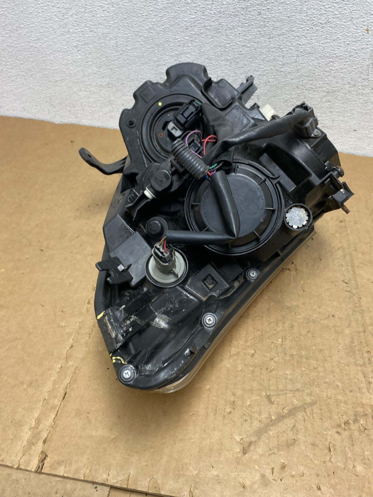 2008 to 2013 Nissan Rogue HID Xenon Headlight Left Driver Lh Side AD1386 DW10