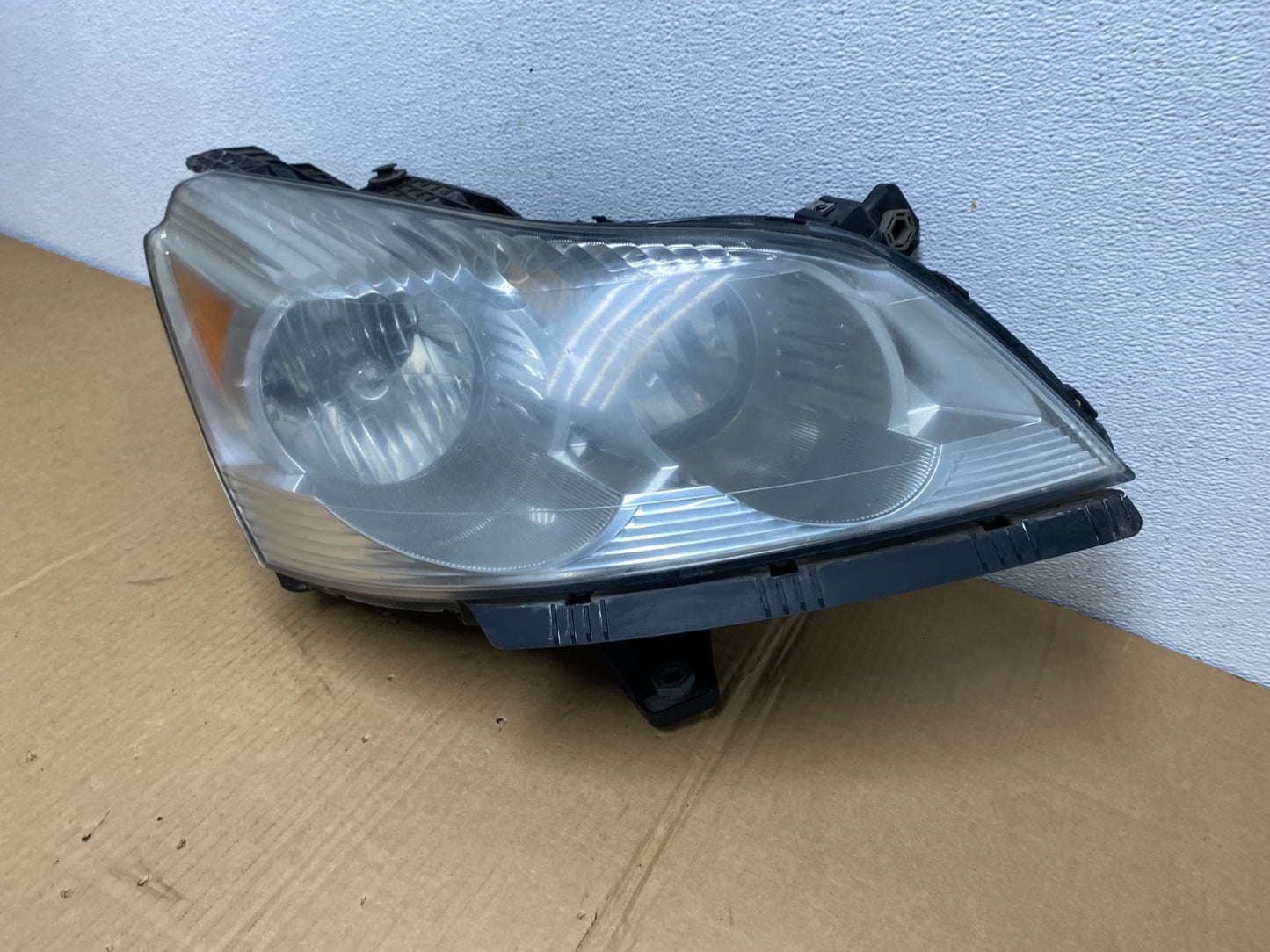 2009 to 2012 Chevrolet Traverse Right Passenger Halogen Headlight AC7496 DW1