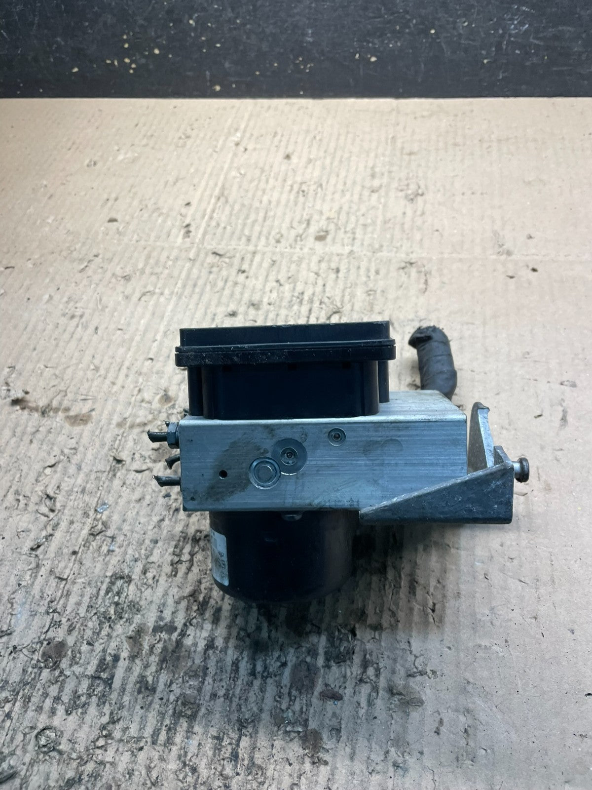 2007 to 2014 Mercedes C-Class ABS Anti Lock Brake Pump Module V5317 DG3