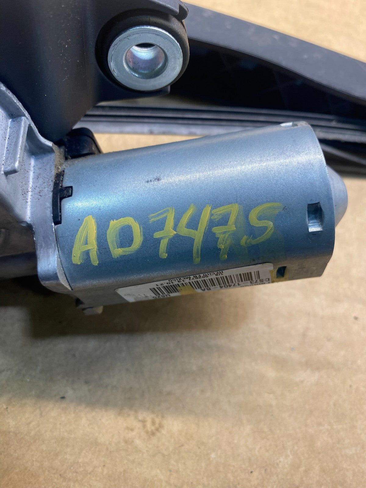 2020 to 2023 Ford Explorer Rear Windshield Wiper Motor ad7475 DG7