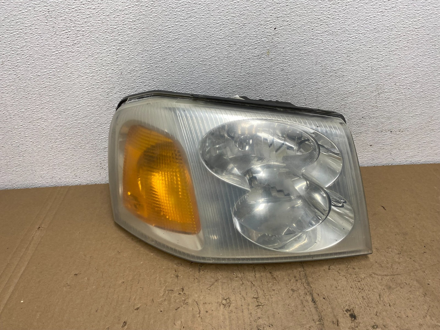 2002 to 2009 Gmc Envoy Right Passenger RH Side Headlight Halogen AC6078 DW0