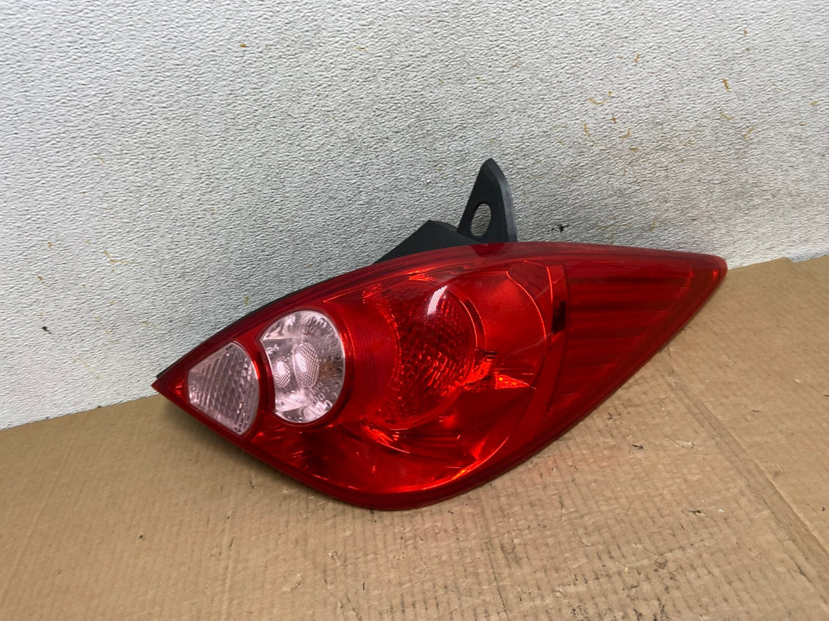 2007 - 2012 Nissan Versa Hatchback Right Passenger Side Tail Light AI6675 LK0