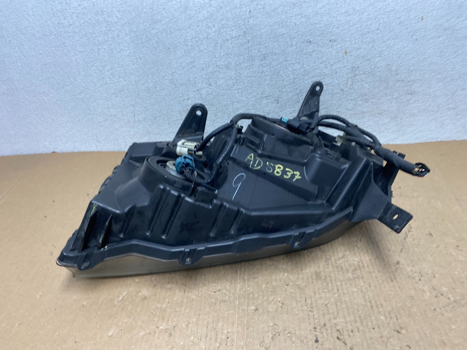 2009 2010 2011 Honda Pilot Right Passenger RH Halogen Headlight AD8837 DW6