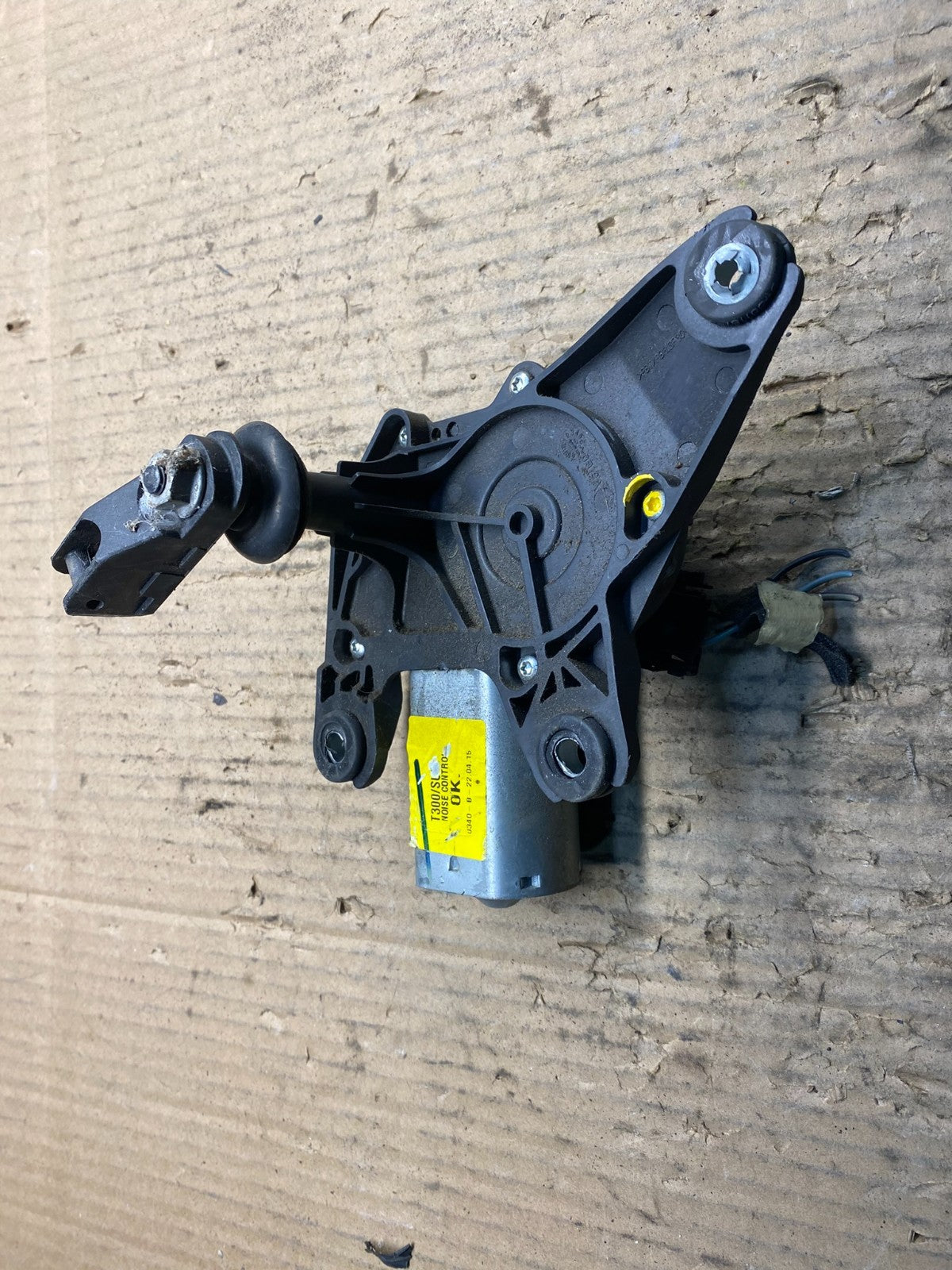 2013 to 2020 Buick Encore Windshield Rear Wiper Motor y1420 DG0