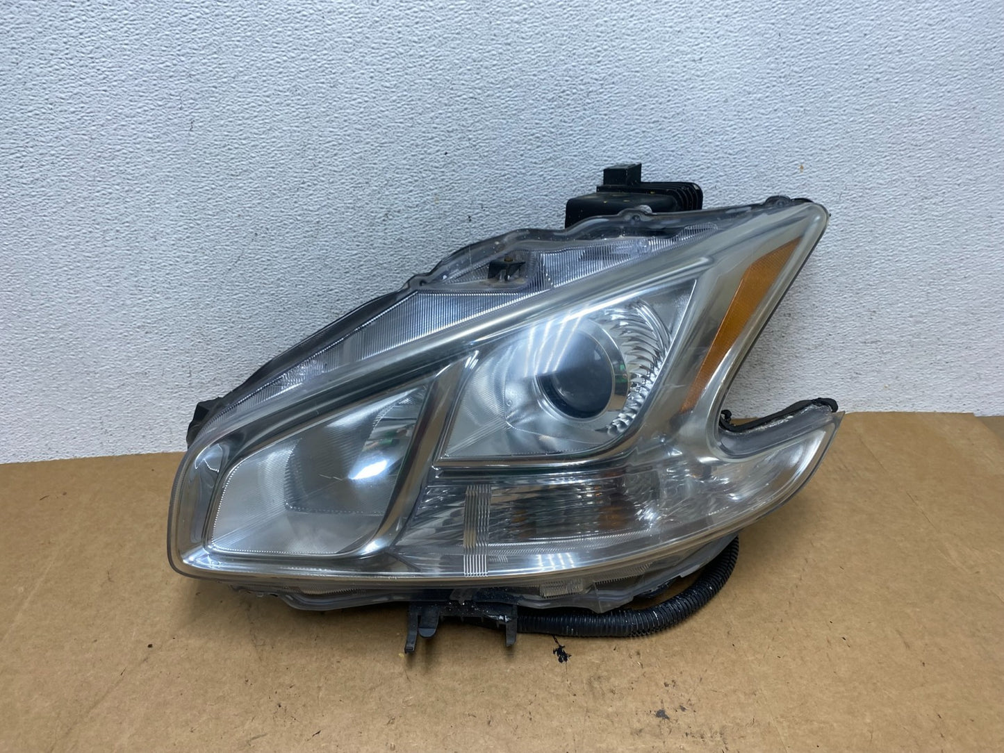2009-2014 Nissan Maxima Headlight Left Driver Side Xenon HID AE3221 DW0