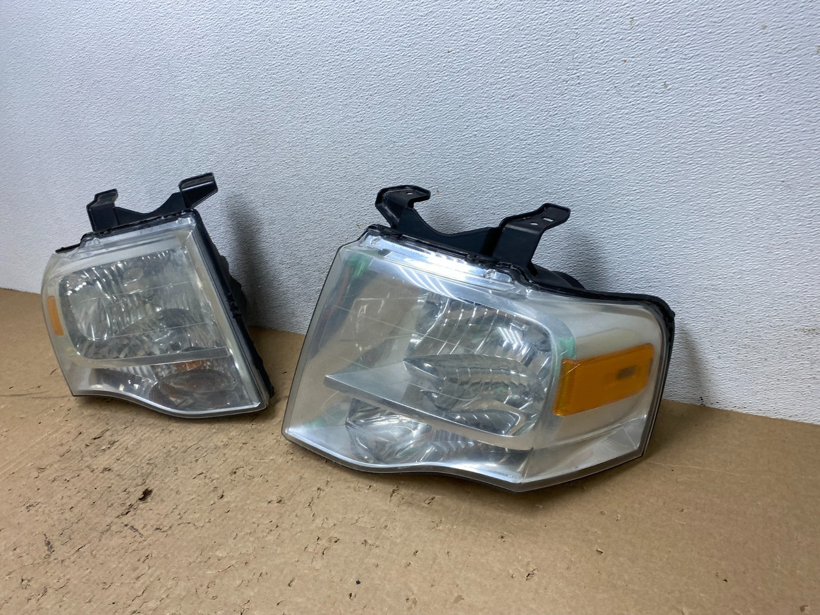 2007 - 2014 Ford Expedition Left+Right Side Headlights Halogen AG1430 DW1
