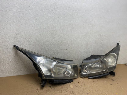 2011 to 2015 Chevrolet Cruze Halogen Left+Right Set Headlights S0047 DW2