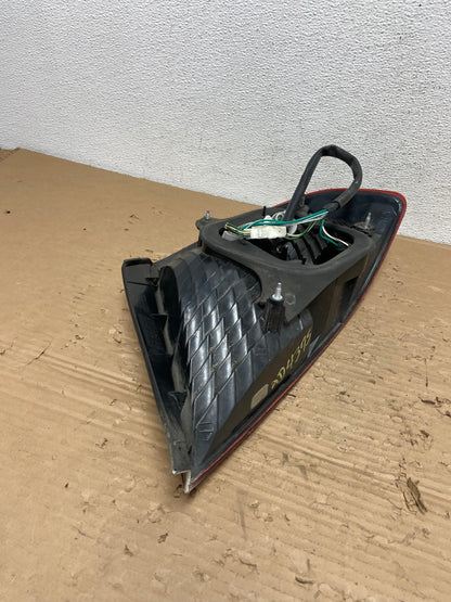 2000 2001 2002 Toyota Avalon Left Driver Side Tail Light AD4395 LK4