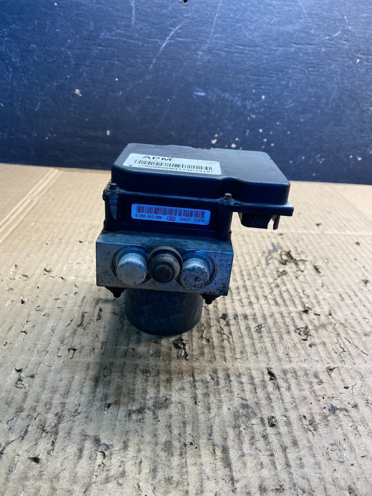 2009 to 2014 Cadillac Escalade ABS AntiLock Brake Pump Control 22910906 AB35101