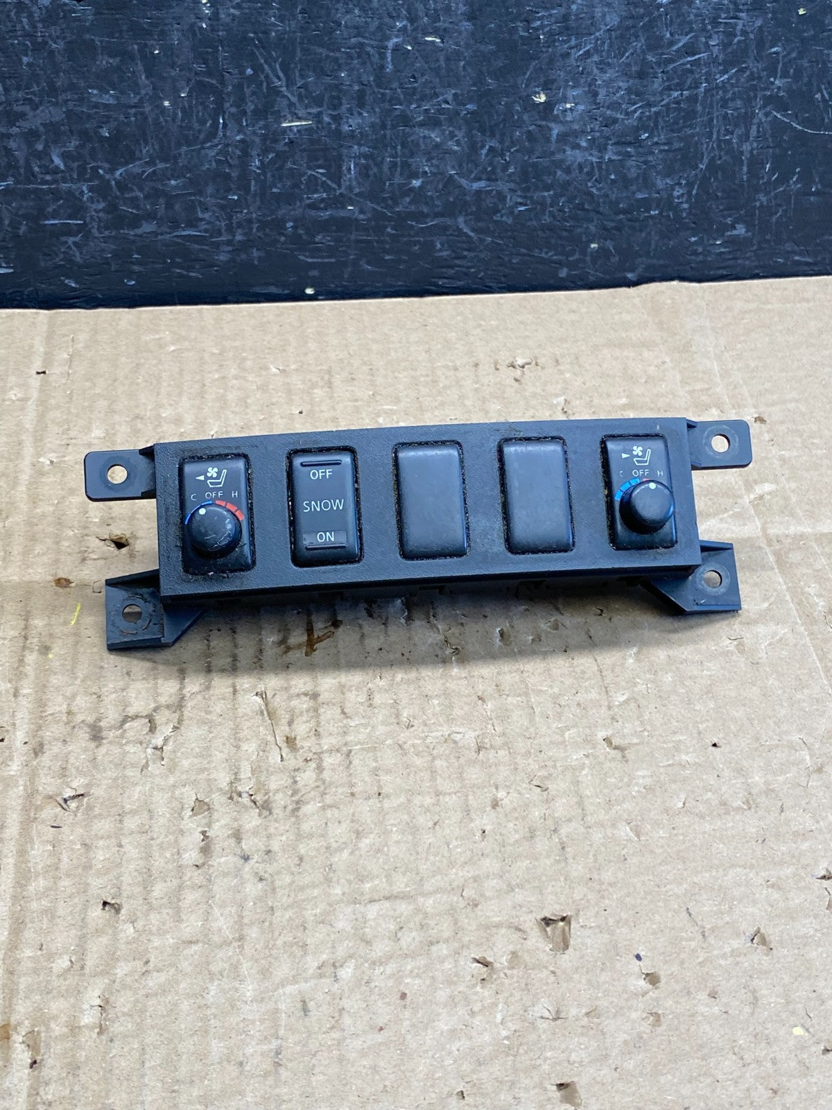 2006-2010 Infiniti M35 M45 Seat Heater Switches Center Switch Panel AC9575 DG0