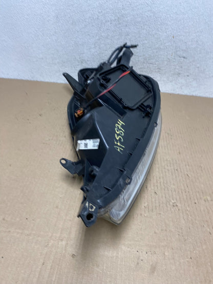 2004-2005 Toyota Sienna Right Passenger Halogen Headlight AF5874 DW7