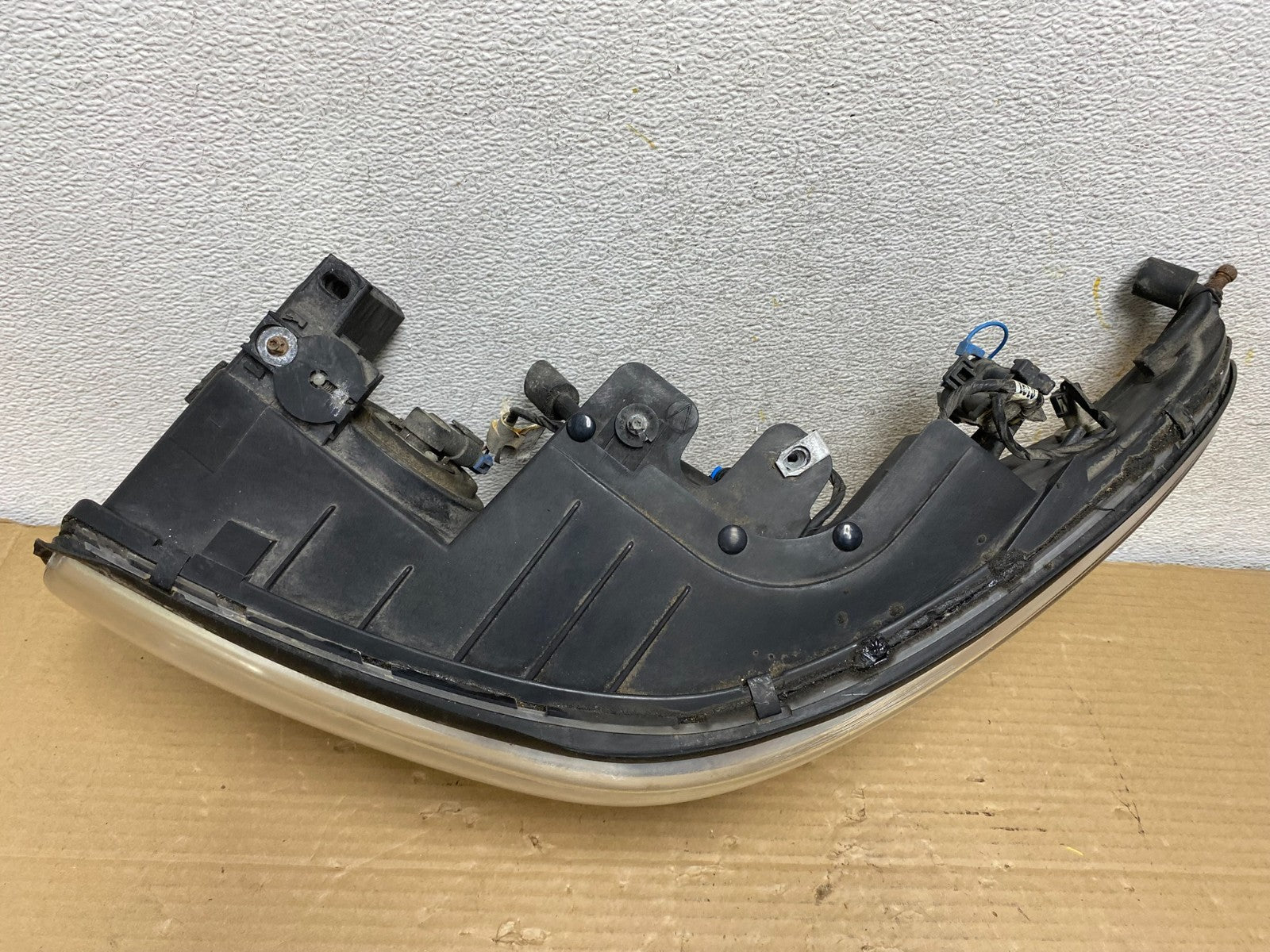 2000 to 2005 Buick Lesabre Headlight Left Driver Lh Side Halogen AH0567 DW5