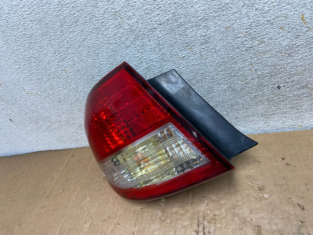 2002 2003 2004 Infiniti I35 Left Driver LH Side Tail Light AI9158 LK1