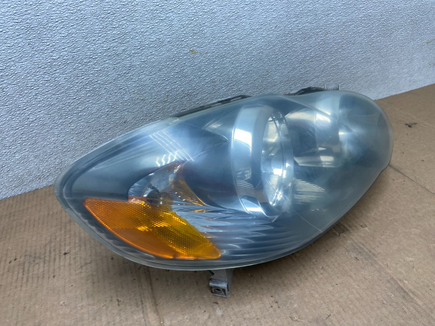 2005 to 2008 Toyota Corolla Right Passenger RH side Headlight Oem AA6235 DW2