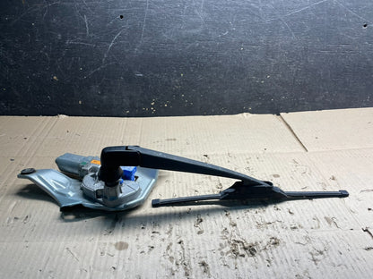 2010 to 2014 Subaru Legacy Outback Rear Windshield Wiper Motor x8311 DG3