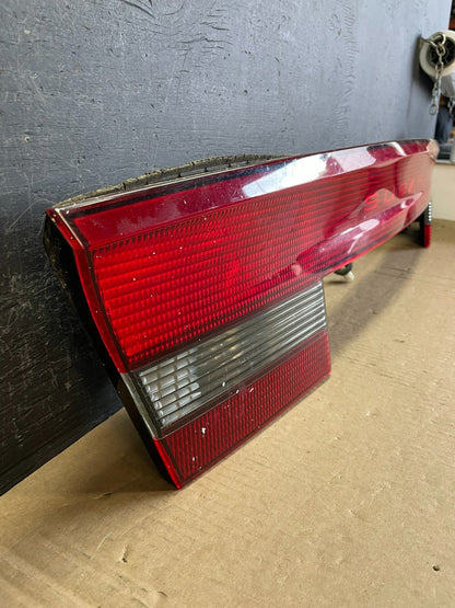 2000 to 2004 Subaru Legacy 4dr Sedan Trunk Center Tail Light Panel AD0283 DG2