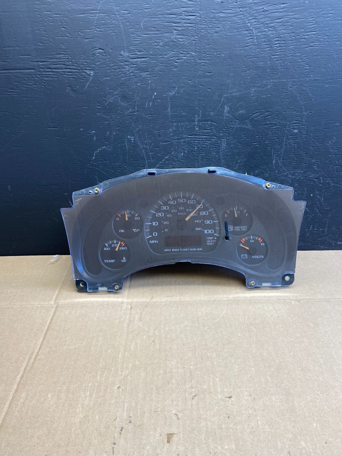2001 to 2002 Chevrolet Express Speedometer Cluster Gauge OEM ab9221 DG0