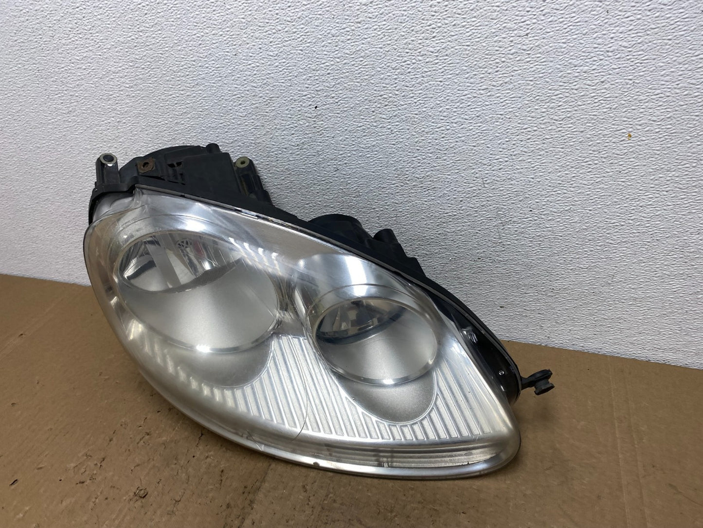 2005 - 2010 Volkswagen Jetta Right Passenger RH Side Headlight Halogen AC6019 DW1