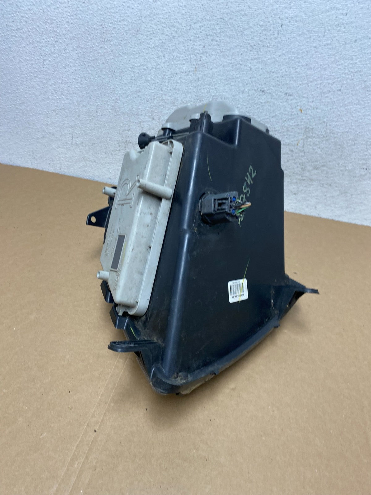 2005 - 2011 Cadillac STS Right Passenger RH Side Xenon Headlight AD7842 DW6