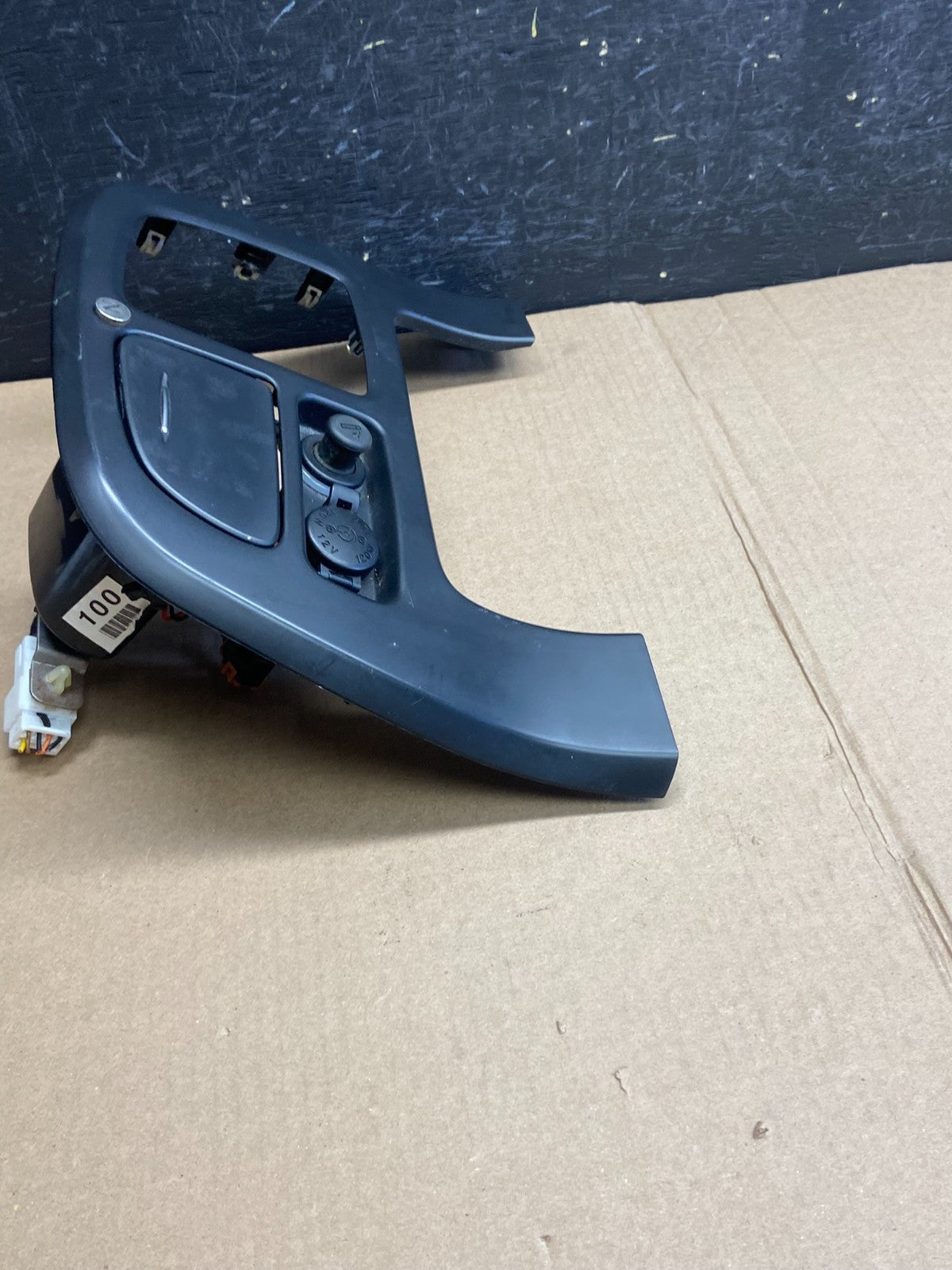 2006-2012 Hyundai Entourage Center Console Gear Shifter Bezel Astray AE4346 DG2