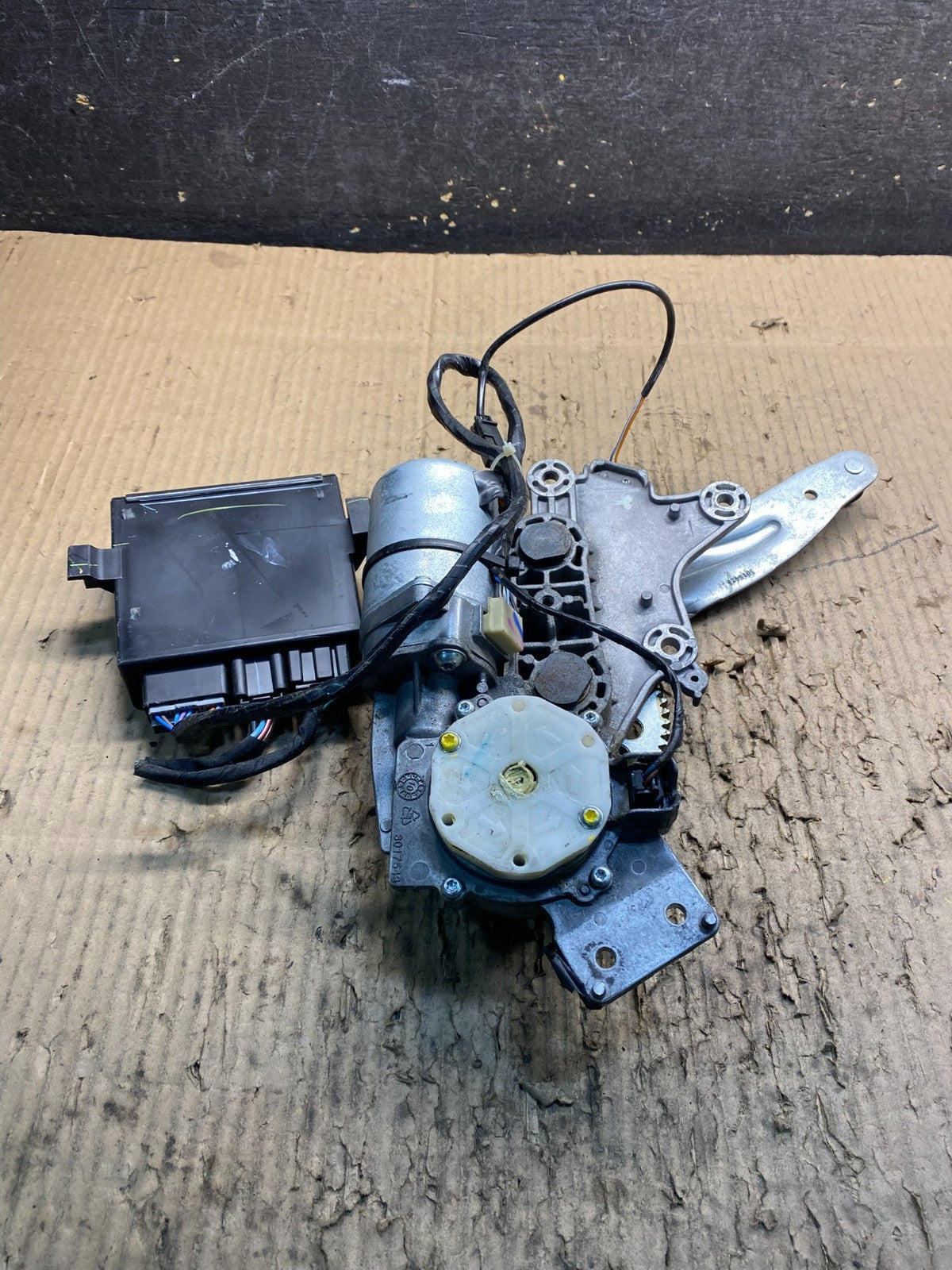 2009-2012 GMC Acadia Power Motor Liftgate Tailgate Control Module y1157 DG1