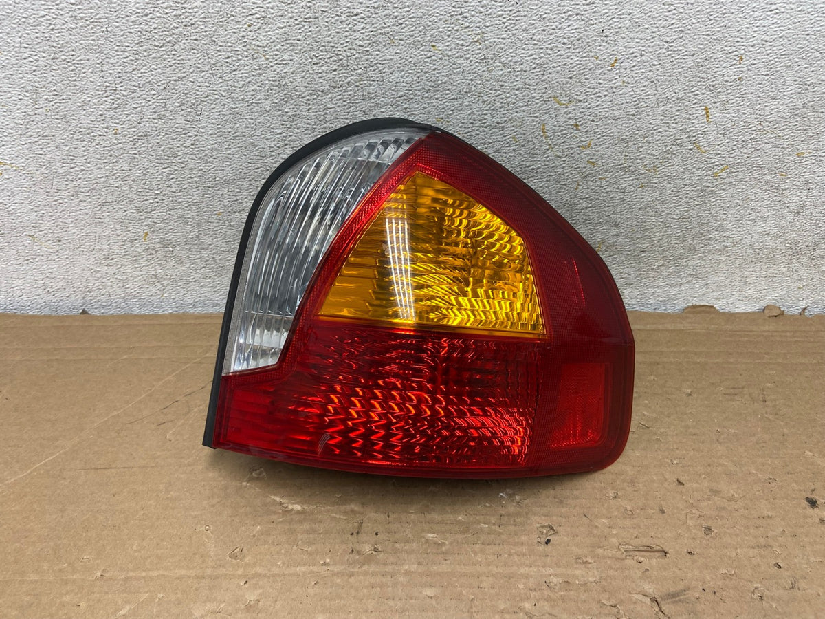 2001 2002 2003 2004 Hyundai Santa Fe Right Passenger Rh Tail Light AH8957 LK0