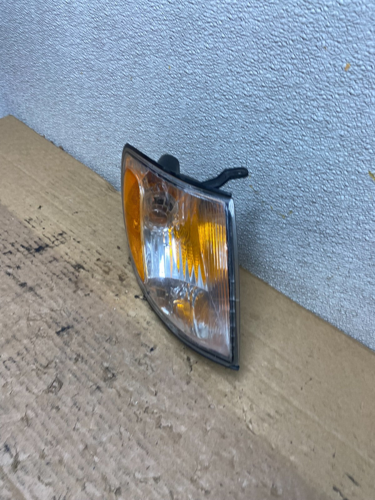 2001 to 2003 Toyota Sienna Turn Signal Right Passenger RH Lamp AB3380 DW1