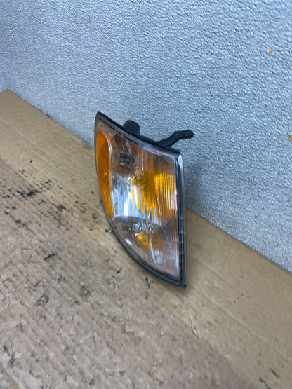 2001 to 2003 Toyota Sienna Turn Signal Right Passenger RH Lamp AB3380 DW1