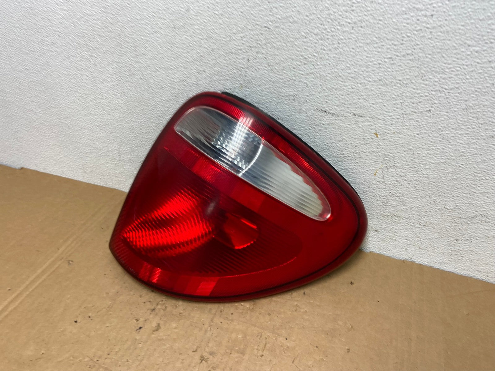 2004 - 2007 Dodge Grand Caravan Right Passenger Side Tail Light AD3266 LK1