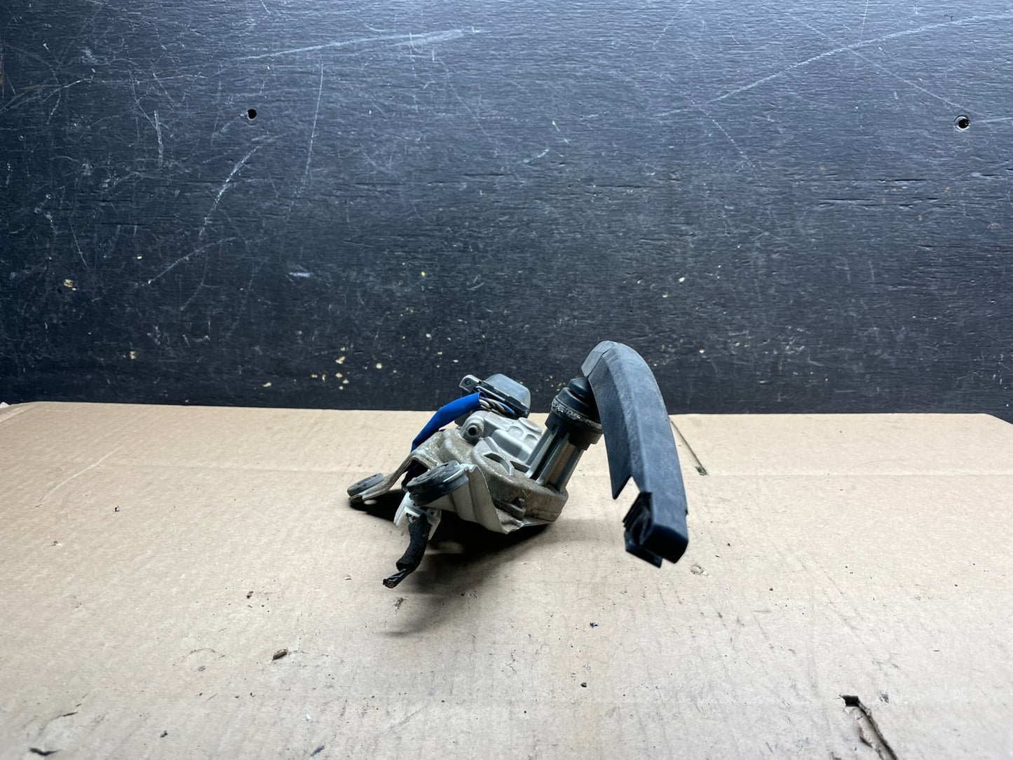 2007 - 2011 Hyundai Accent Rear Glass Windshield Wiper Motor V9070 DG4