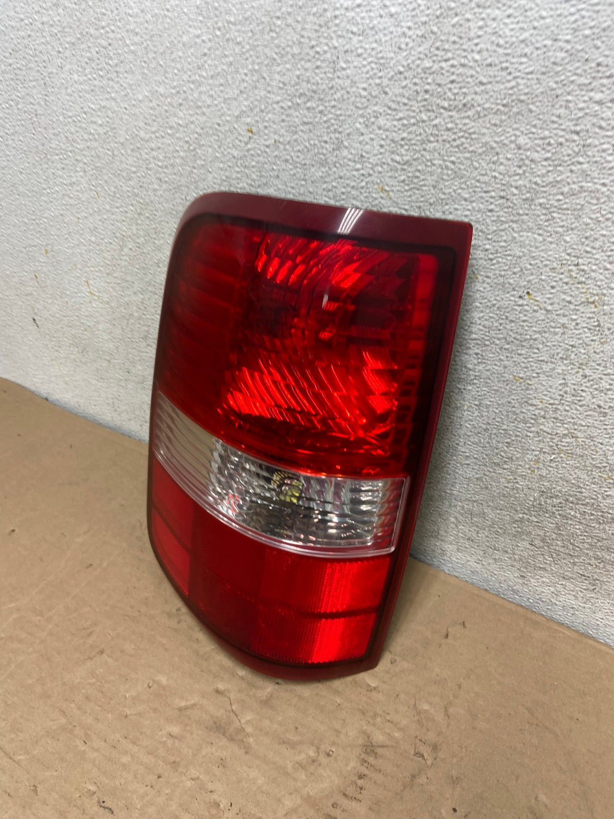 2004 to 2008 Ford F150 F-150 Left Driver LH Side Tail Light AH9448 LK1