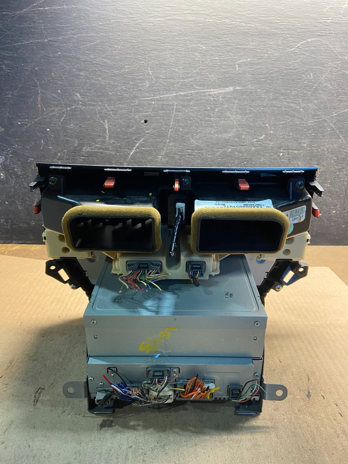 2008 to 2012 Honda Accord Front Radio Control AM./FM CD Climate Control Z8701 DG3