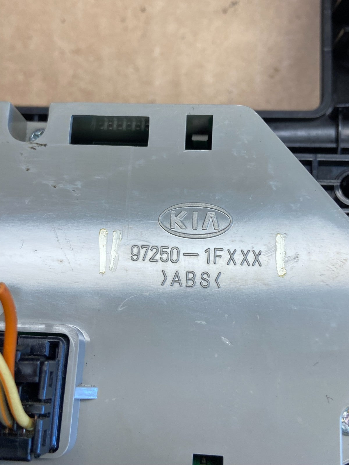2009 to 2010 Kia Sportage Center Radio Climate Control Clock Trim AI3199 DG6