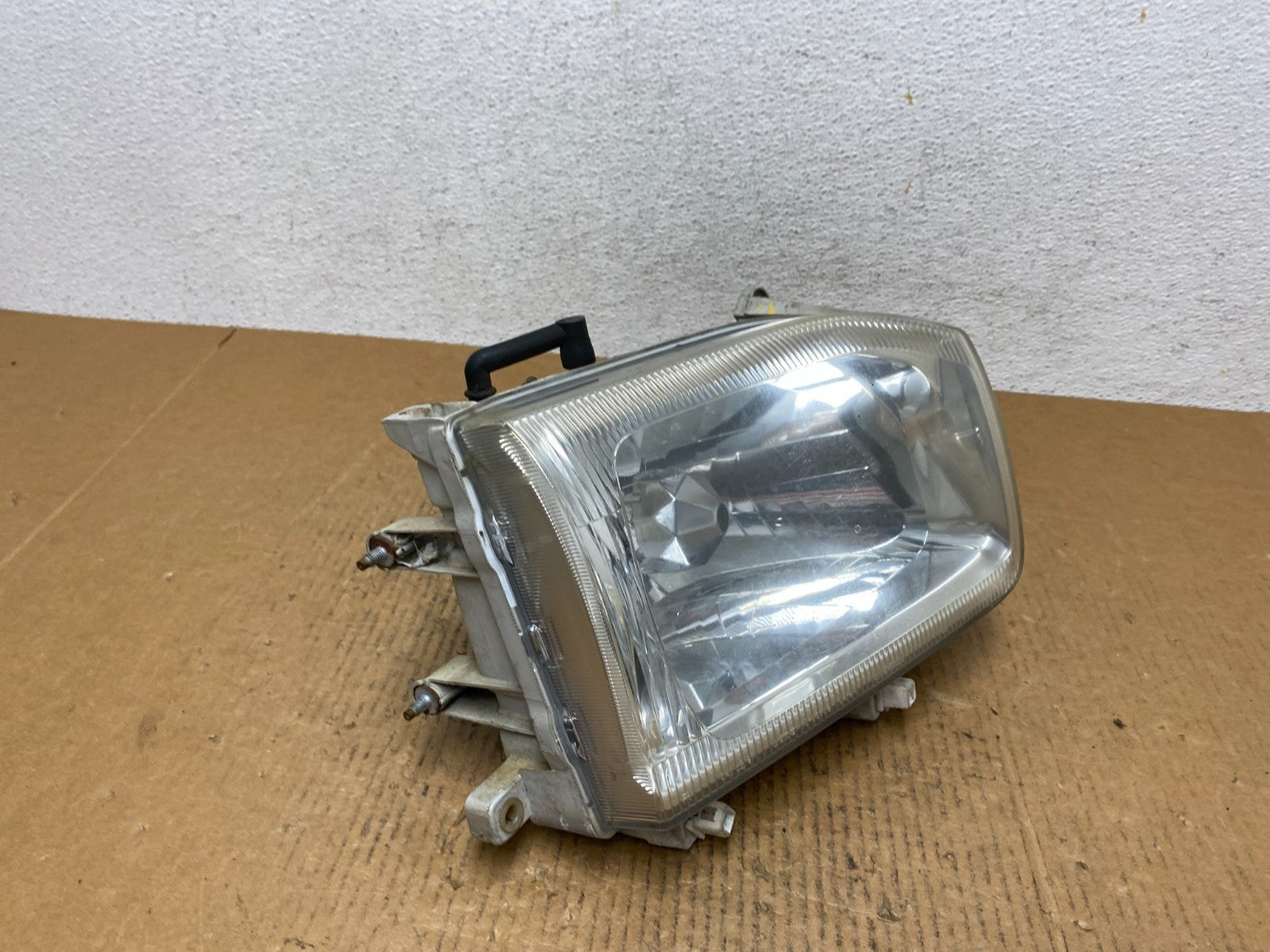 1999-2004 Nissan Pathfinder Right Passenger Side Headlight AE1174 DW2