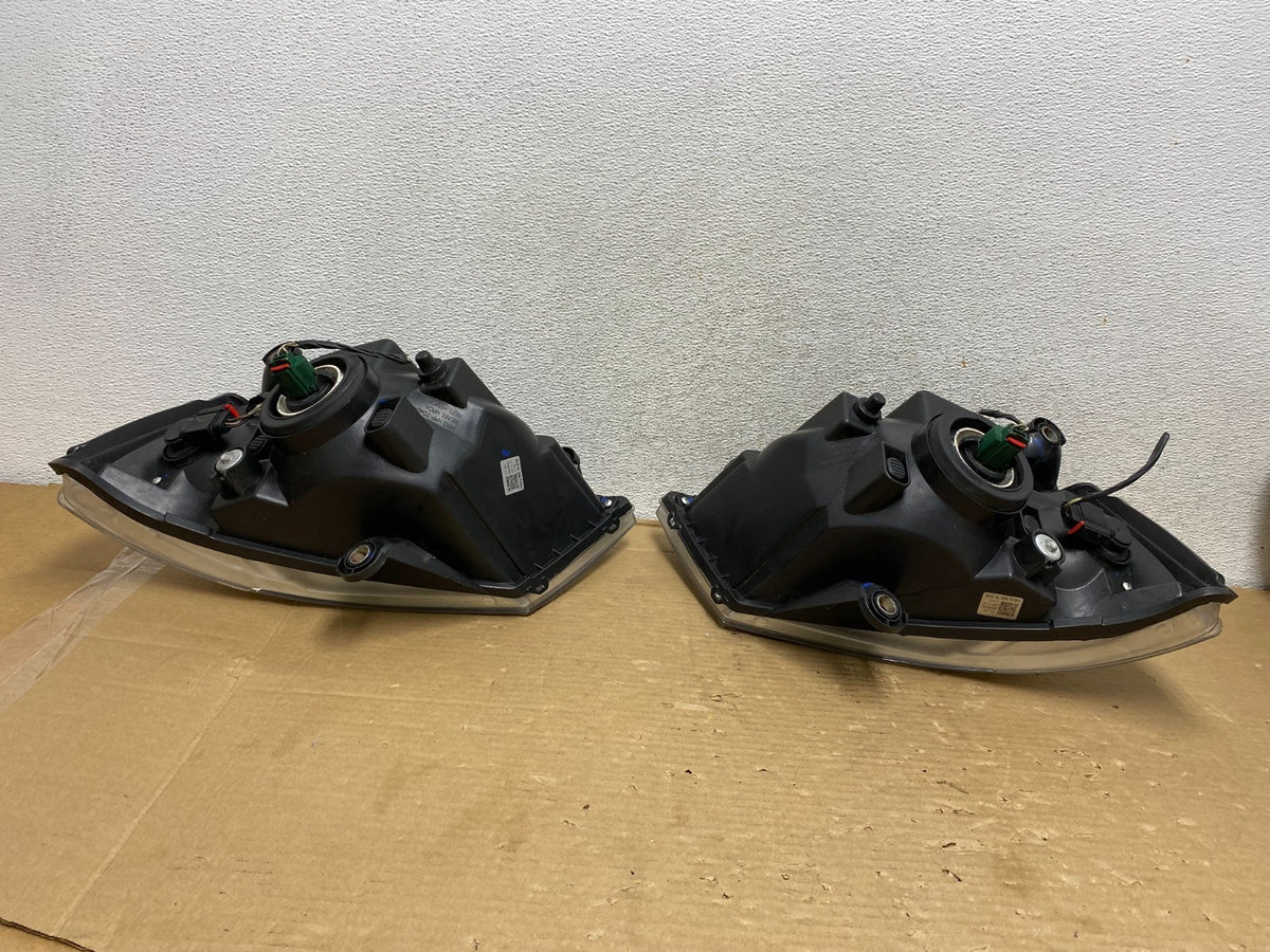 2008 to 2010 Dodge Caravan Left+Right Set Side Halogen Headlights AG9238 DW8