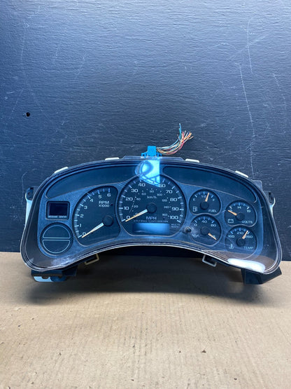 2002 GMC Yukon Speedometer Cluster Gauge AE7454 DW0