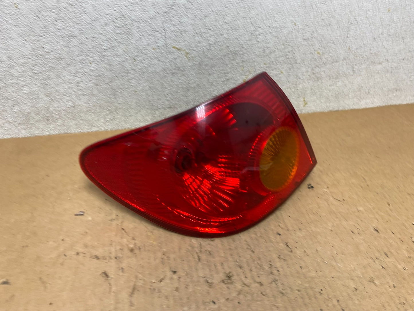 2003 to 2005 Toyota Corolla Left Driver Lh Side Tail Light Oem Q7645 DW2