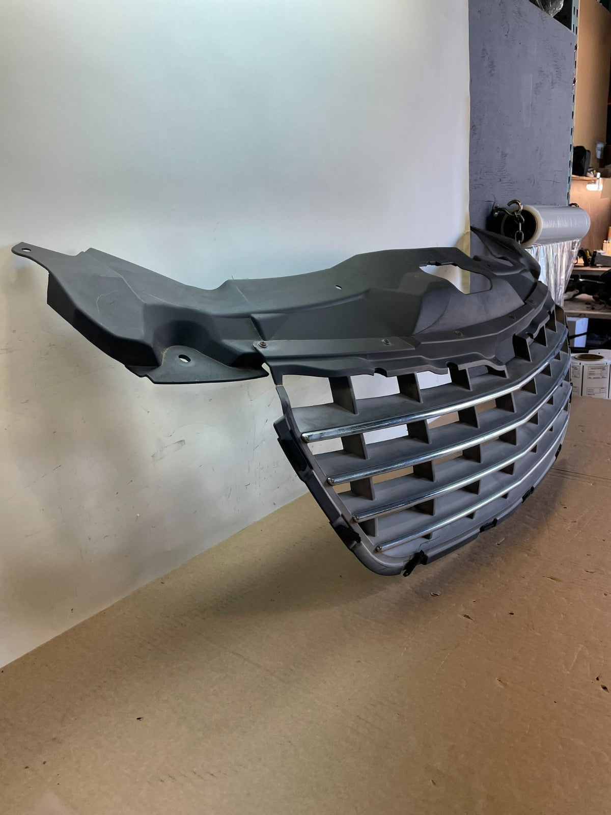 2004 to 2006 Chrysler Pacifica Front Upper Grill Grille AG2936 DG2
