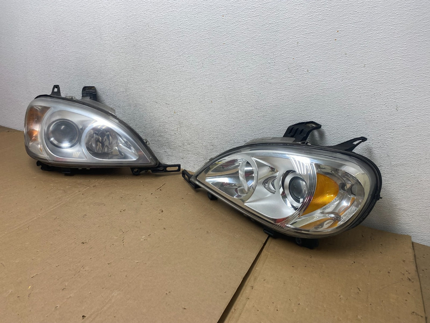 2002 - 2005 Mercedes ML ML350 ML500 Left+Right Side Halogen Headlights AD7964 DW1