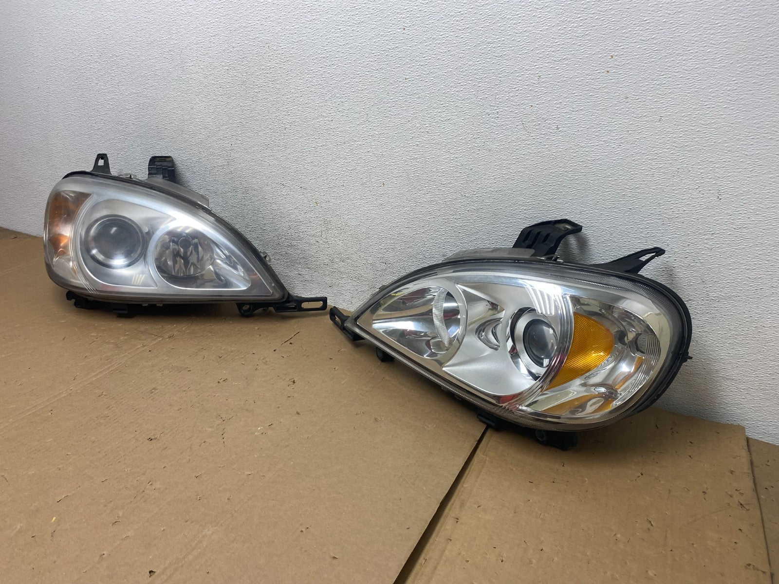 2002 - 2005 Mercedes ML ML350 ML500 Left+Right Side Halogen Headlights AD7964 DW1