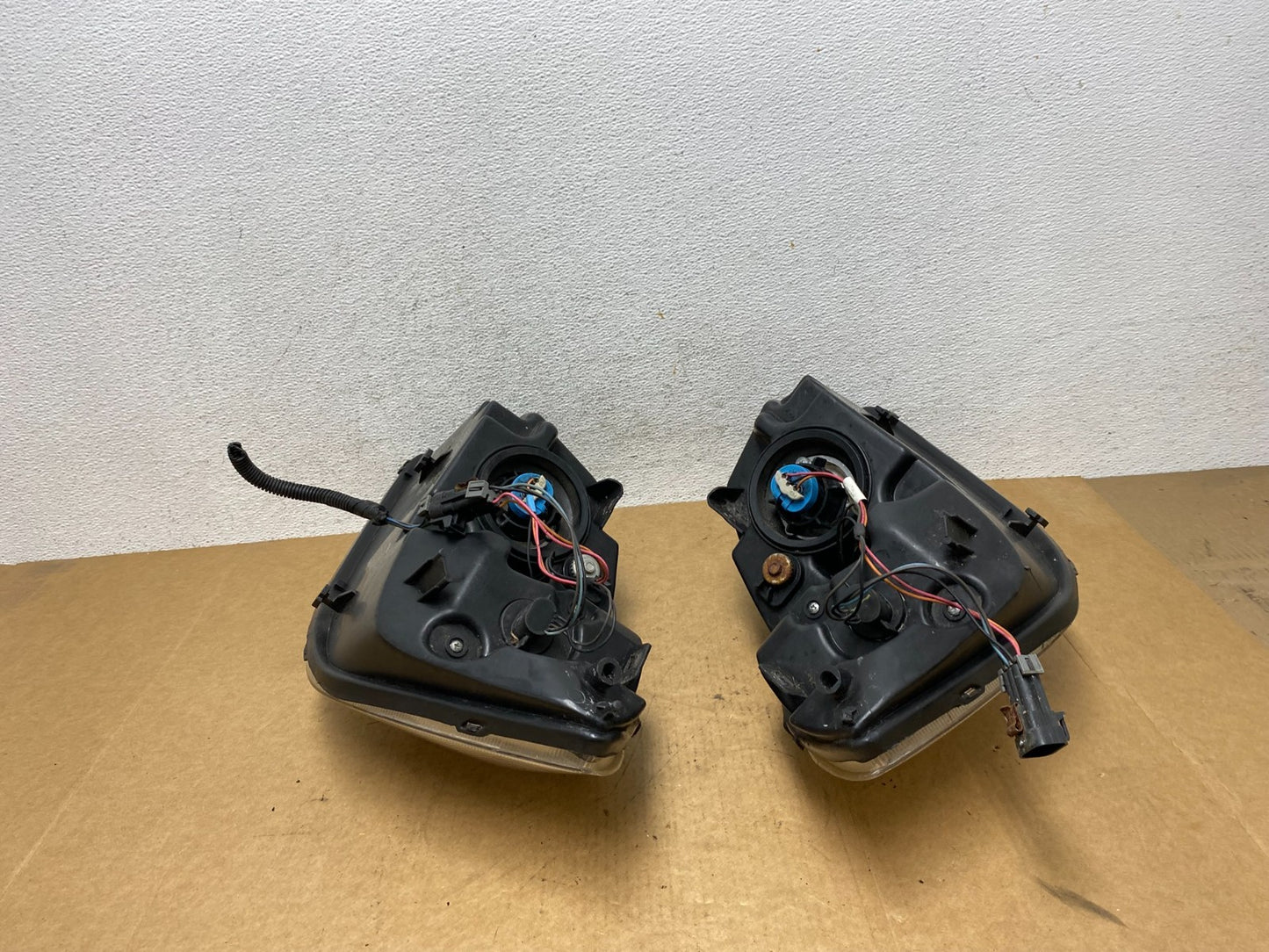2005 - 2010 Chevrolet Cobalt Sedan Left+Right Headlights AE2996 DW9